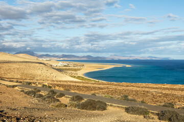 68 Panorama con vista della Playa de Sotavento a Fuerteventura, Canarie