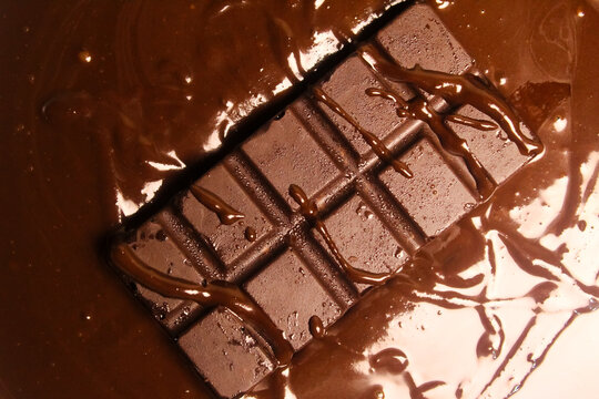 top view of chocolate bar with melted chocolate