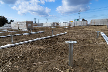 太陽光野立発電所工事現場