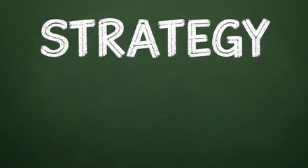 黒板 背景 深緑 戦略 STRATEGY チョーク 手書き 質感 汚れ 消し跡 コピースペース 16:9 ビジネス 経営 計画 資料 素材