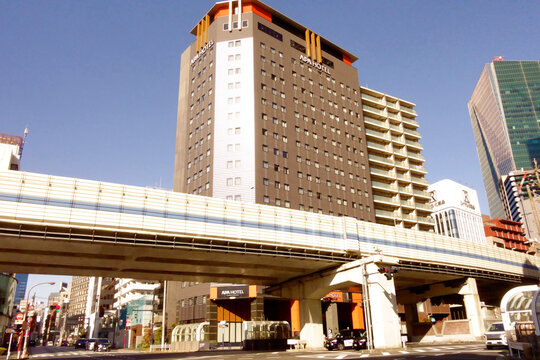 日本東京港区ー2025年1月5日：東京の中心部港区麻布台飯倉付近の都市風景