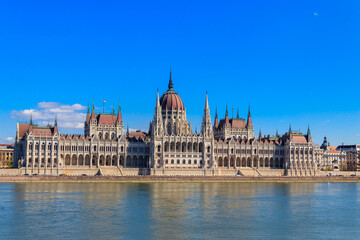 Obraz premium View of Parliament building and the Danube river in Budapest, Hungary