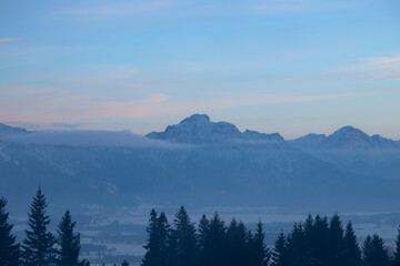 Obraz premium Gipfel der Allgäuer Alpen an einem Winterabend