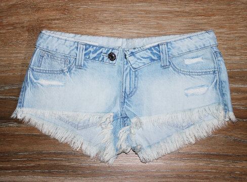 Women's Western Diesel De-Yuba Denim Shorts Blue color jeans shorts Diesel De-Yuba Denim Shorts summer fashion travel and wellness vaqueros azul