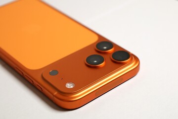 最新型のスマートフォン © Seven