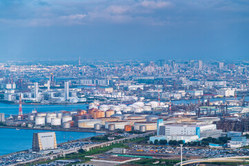 Fototapeta premium equipment of gas oil refining plant and Cityscape in Tokyo city industrial factory area, Japan with blue sky background view from airplant