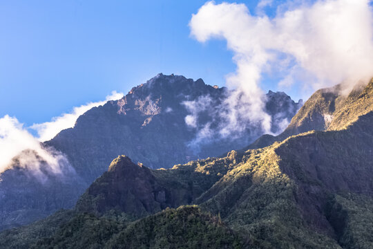 Le Piton des Neiges, cirque de Cilaos, &icirc;le de la R&eacute;union 