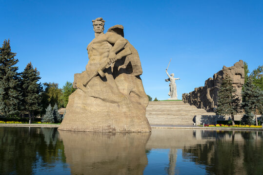 VOLGOGRAD, RUSSIA - SEPTEMBER 19, 2021: The composition "Stand to the death" and the monument "Motherland is calling!" on Mamayev Kurgan, Volgograd