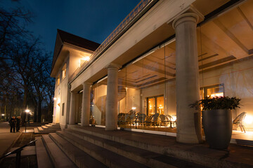 Ciekawa kawiarnia w odrestaurowanym budynku w Poznaniu © Magdalena