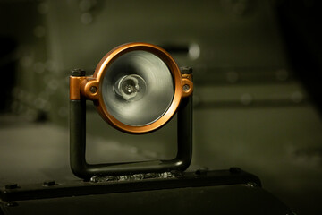 Stary reflektor na wojskowym aucie © Magdalena