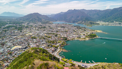 Obraz premium Stunning aerial view of Lake Kawaguchiko with Mount Fuji in the background