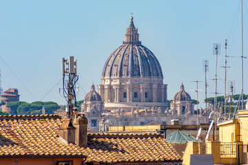 Fototapeta premium Dome of St. Peter's basilica in Vatican seen from Quirinale hill, Rome, Italy