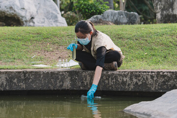 Obraz premium Science supports conservation as researchers study nature in the field, testing water and other liquid samples through analysis to better protect ecology and the environment.