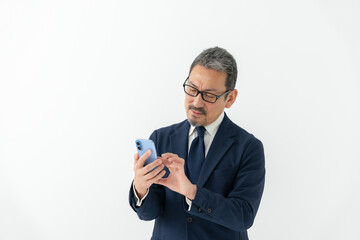 ビジネス　男性　スマートフォン　スマホ