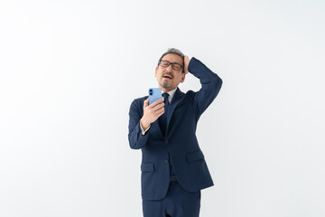 ビジネス　男性　スマートフォン　スマホ