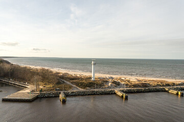 Latarnia morska w Kołobrzegu. Morze Bałtyckie