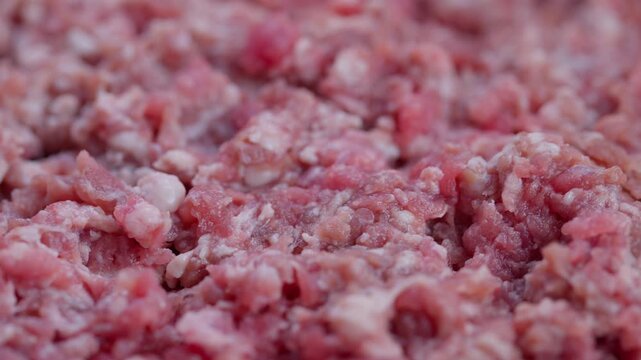 Fresh meat closeup, Raw beef with marbling and fat, Detailed image of minced beef with textures, Highresolution footage of raw beef showcasing fibers and fat strands