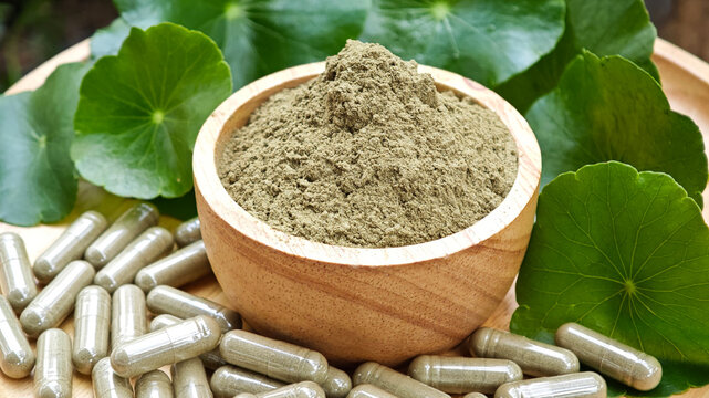 Centella asiatica (Gotu Kola), Gotu Kola powder, and Gotu Kola capsules: Organic health herbs.