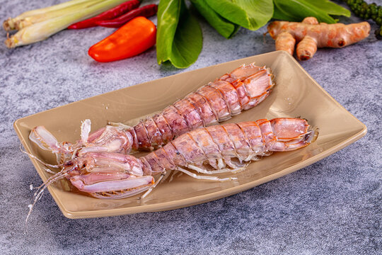 Gourmet boiled big Mantis shrimp