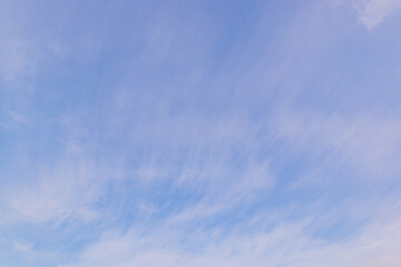 絹のような雲と青空
