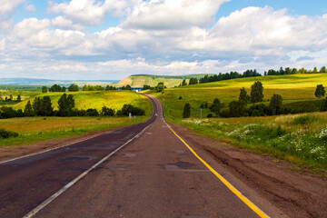 Naklejka premium road in mountains, blissful landscape