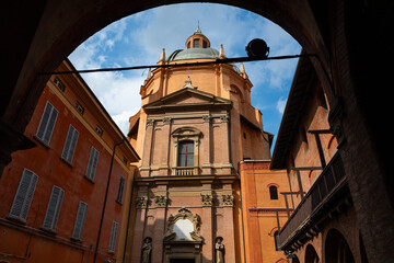 Santa Maria della Vita church facade in Bologna city center © CoinUp