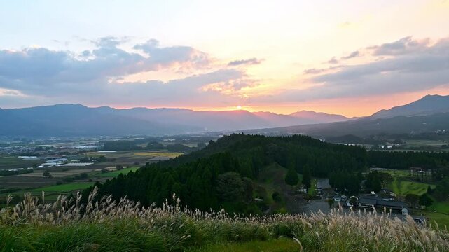 阿蘇山の夕日」の写真素材 | 1,688件の無料イラスト画像 | Adobe Stock