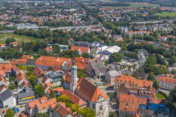 Obraz premium Luftbild der Stadt Dachau an der Amper in der Metropolregion München