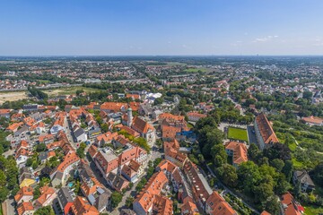 Obraz premium Blick auf die oberbayerische Kreisstadt Dachau nordwestlich von München im Sommer