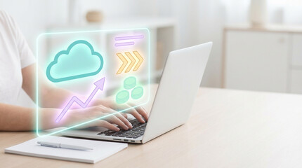 クラウド活用とコスト最適化を示すノートPCの業務イメージ