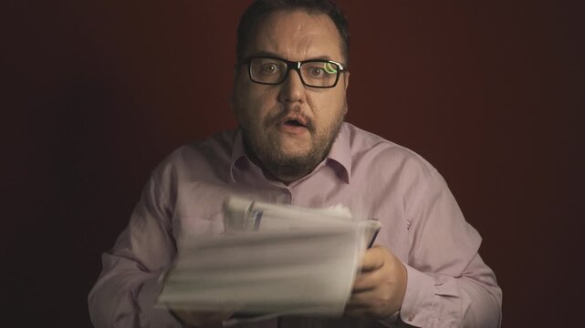 A man swears and argues with his interlocutor