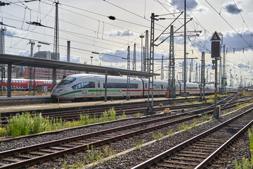 Obraz premium Modern German ICE high-speed train traveling through the countryside