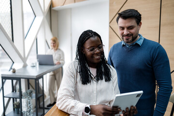 Group of people sharing ideas in a modern workspace during the afternoon © Marko