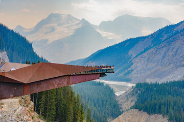Columbia Icefield Skywalk, a cliffside walkway with glass-floor suspended above the Sunwapta Valley along the Icefields Parkway in Jasper National Park, Alberta, Canada © Alexandre ROSA