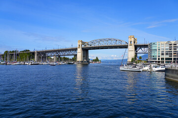 Obraz premium Burrard Street Bridge, an Art-Deco style, steel truss bridge spanning False Creek in Vancouver, British Columbia, Canada