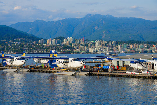 Lineup of seaplanes in Vancouver Harbour Flight Centre - Seaplane terminal of Vancouver Airport made of pontoons floating in Coal Harbour, British Columbia, Canada