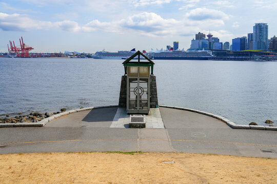9 O'Clock Gun, a cannon located on the Stanley Park seawall in Vancouver, British Columbia, Canada.