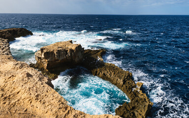 Wzburzone fale opływające Gozo 2026 © Krzysiek Cegiełka