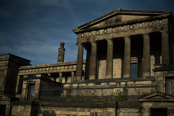 Fototapeta premium Neoclassical Building with Prominent Columns and Portico. Impressive neoclassical building facade featuring prominent Corinthian columns, classical proportions, and dignified portico design.