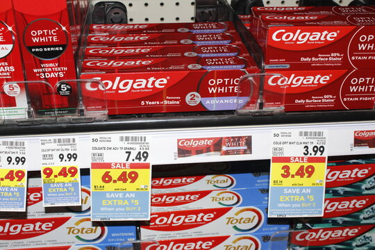 Colgate OPTIC WHITE toothpaste box closeup shelf 