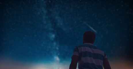 Fototapeta premium Amateur astronomer looking up at night skies, Milky way, stars and planets.