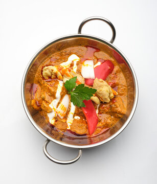 Delicious dish with chicken, sauce, and peppers served in a round bowl with cream on top
