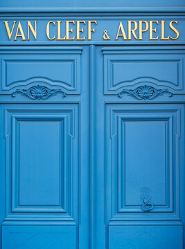 Boutique Van Cleef & Arpels, place Vend&ocirc;me, Paris, France