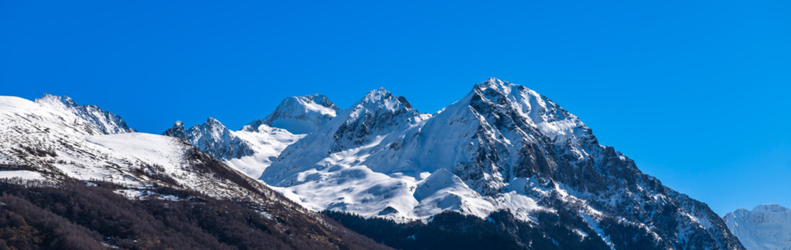The Pyrenees with snow on the peaks, Hautes-Pyr&eacute;n&eacute;es, Occitanie, France