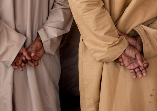 Hands In The Back, Sinaw, Oman
