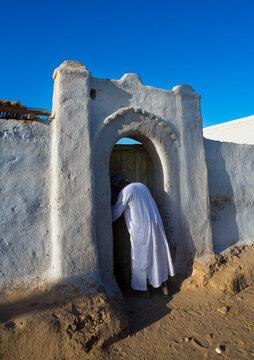 Sudan, Nubia, Tumbus, traditional nubian architecture and plasterwork of a fine doorway