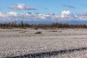 Obraz premium A field of white rocks with a mountain in the background
