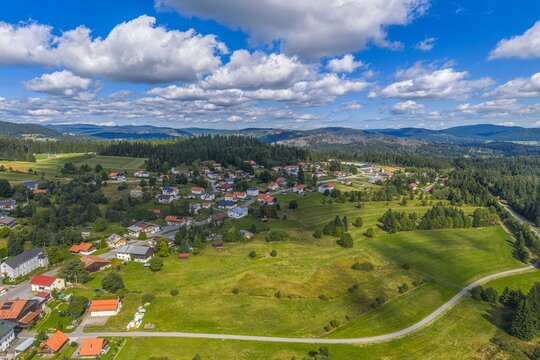 Die Grenzregion zu B&ouml;hmen in Ostbayern rund um die Gemeinde Philippsreut aus der Vogelperspektive