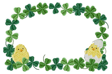 手刺繍のクローバーとひよこのフレーム © Stitch Palette