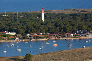 Péninsule du Cap-Ferret, Bassin d'Arcachon, France, Gironde, Nouvelle-Aquitaine, la Conche (langue de sable) du Mimbeau et le phare du Cap-Ferret © Bob